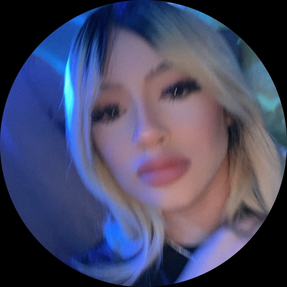 Poshmark profile picture for @blonds